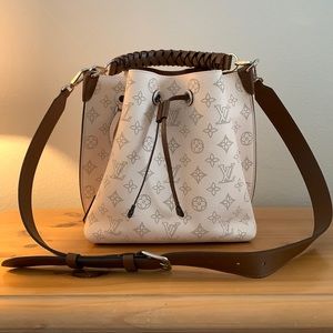 Louis Vuitton AUTHENTIC Mahina Muria Creme Bag in pristine condition